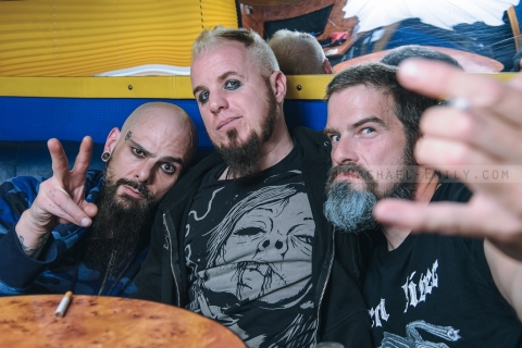 American Head Charge: on tour