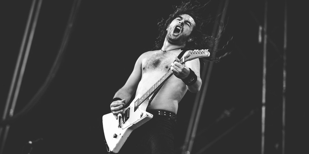 LIVE: Airbourne